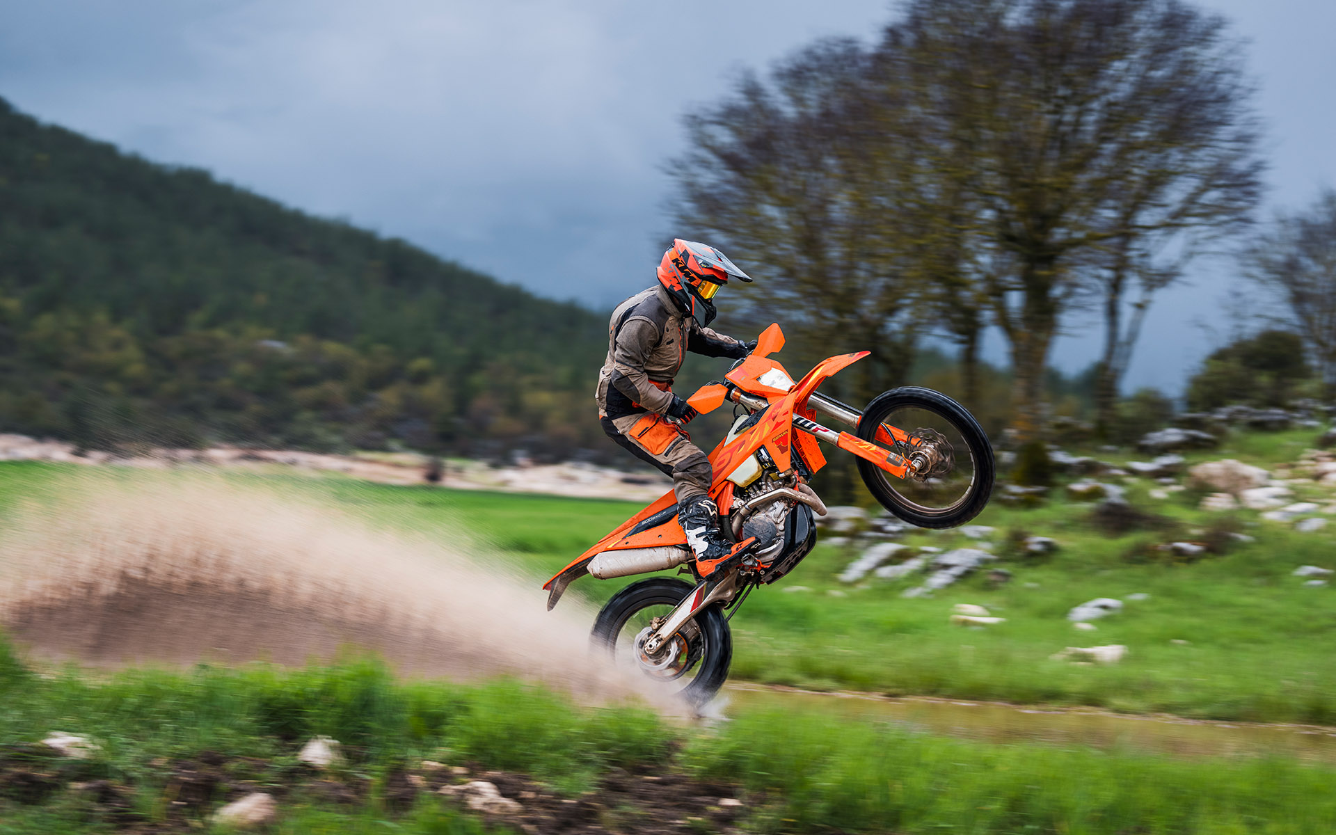 KTM Enduro 250 EXC-F SIX DAYS 2025 photo KTM Enduro 250 EXC-F SIX DAYS 2025 photo
