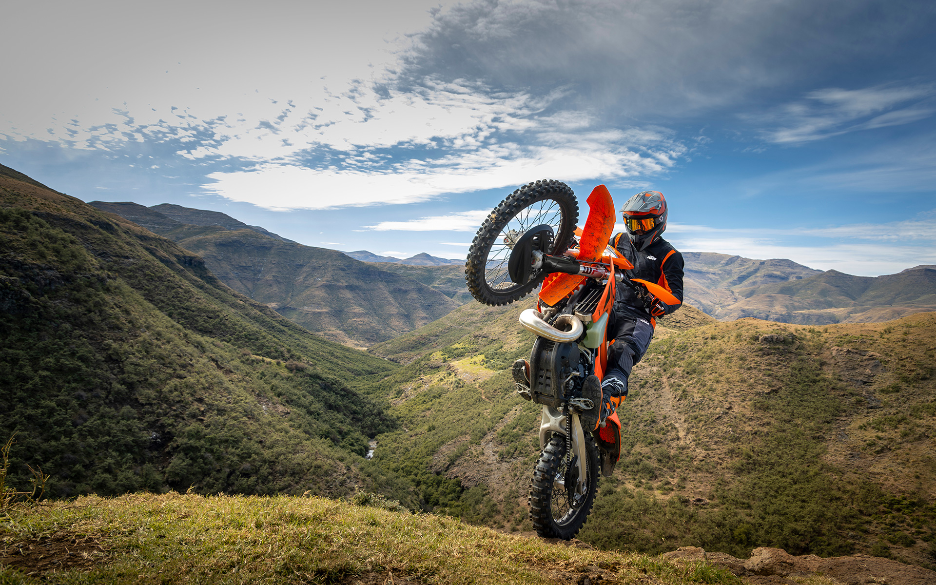 KTM Enduro 250 EXC 2025 photo KTM Enduro 250 EXC 2025 photo