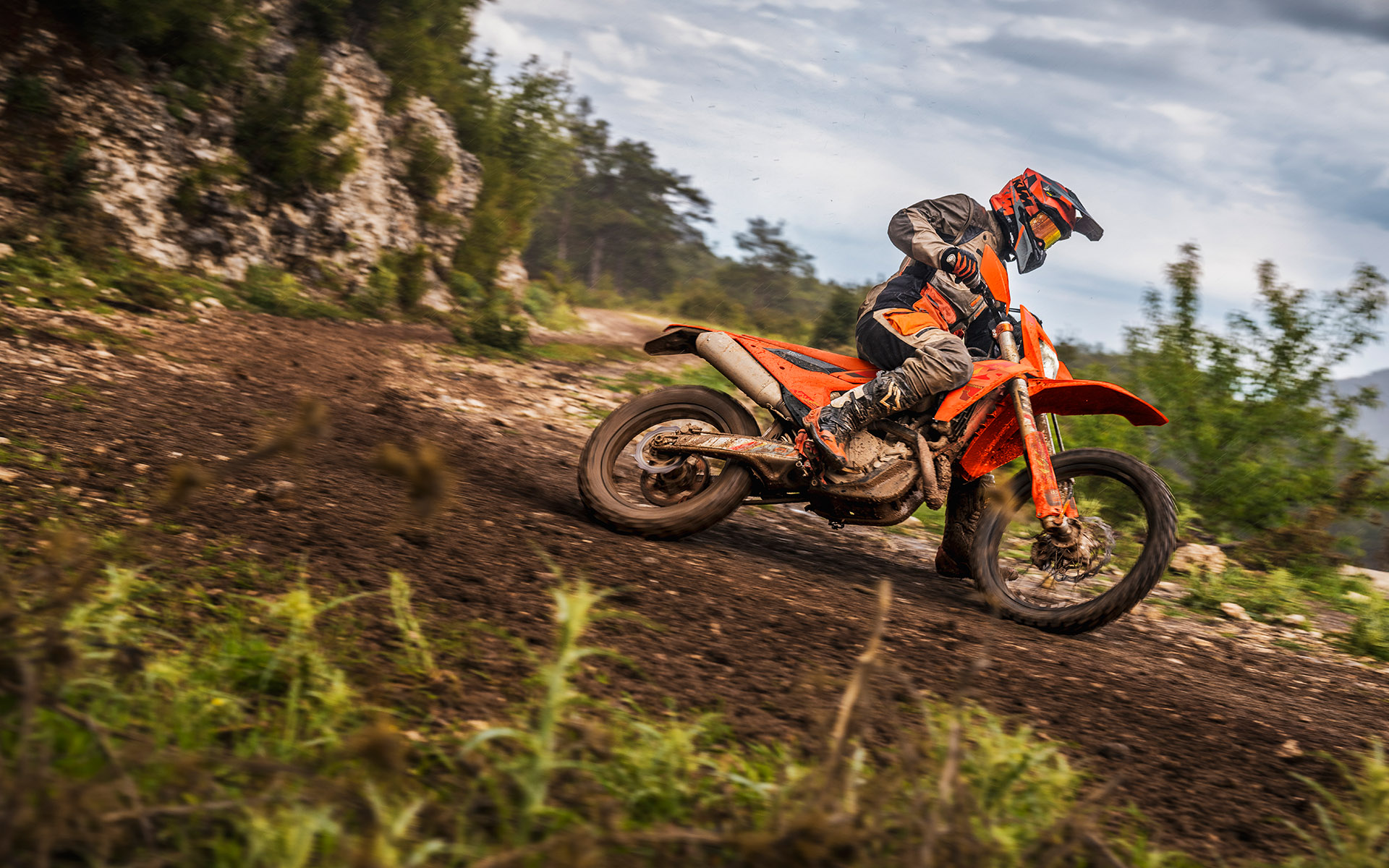 KTM Enduro 350 EXC-F SIX DAYS 2025 photo KTM Enduro 350 EXC-F SIX DAYS 2025 photo