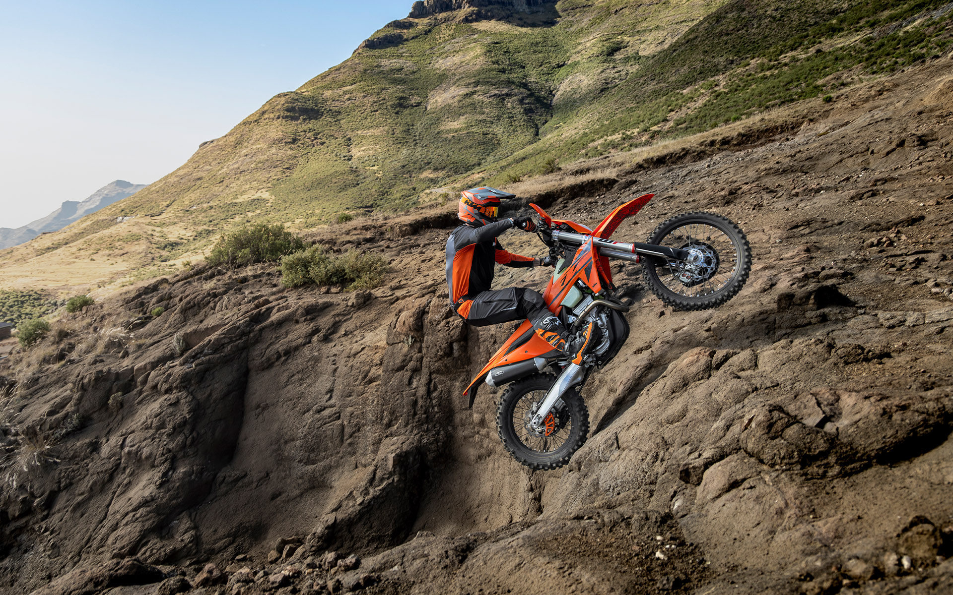 KTM Enduro 350 EXC-F 2025 photo KTM Enduro 350 EXC-F 2025 photo