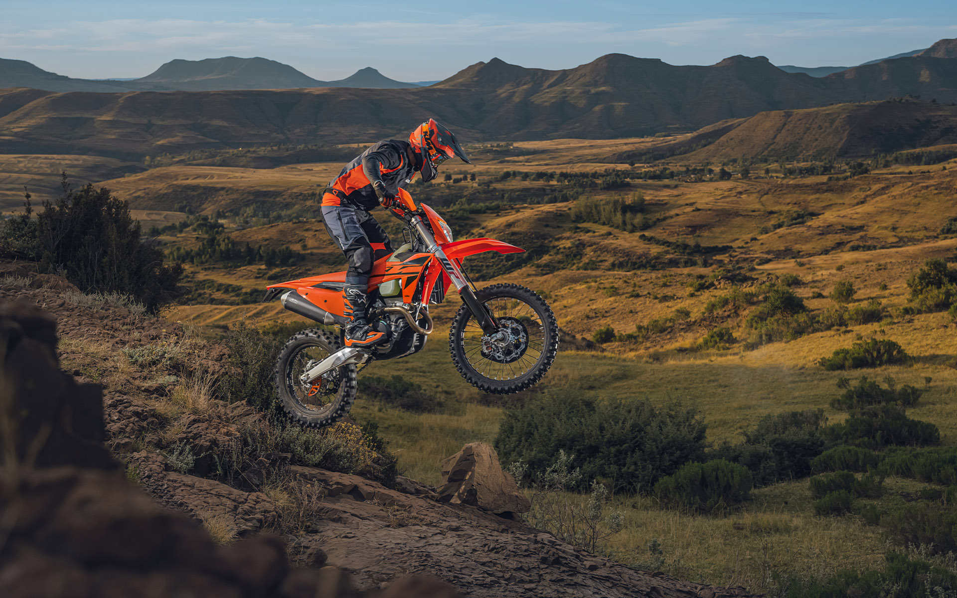 KTM Enduro 450 EXC-F 2025 photo KTM Enduro 450 EXC-F 2025 photo