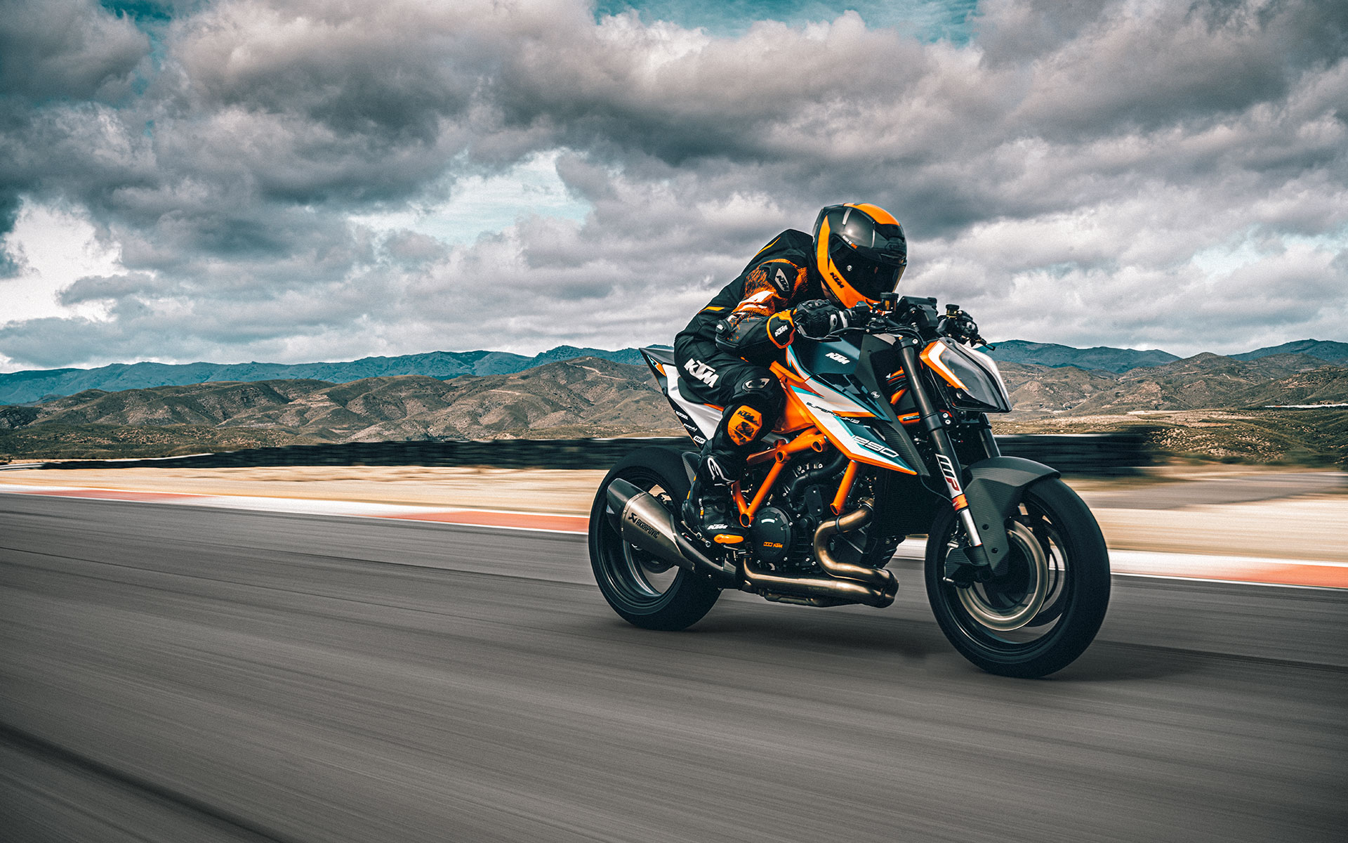 KTM Naked 1290 Super Duke RR 2021 photo