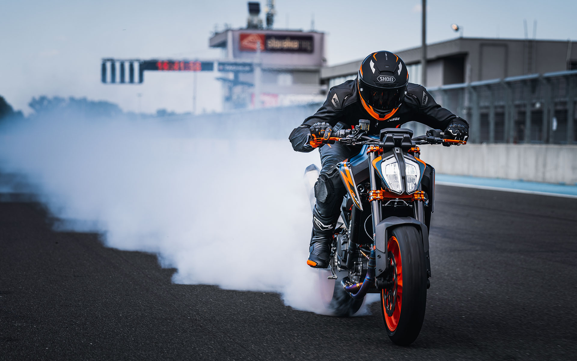 KTM Naked 890 Duke R 2023 photo